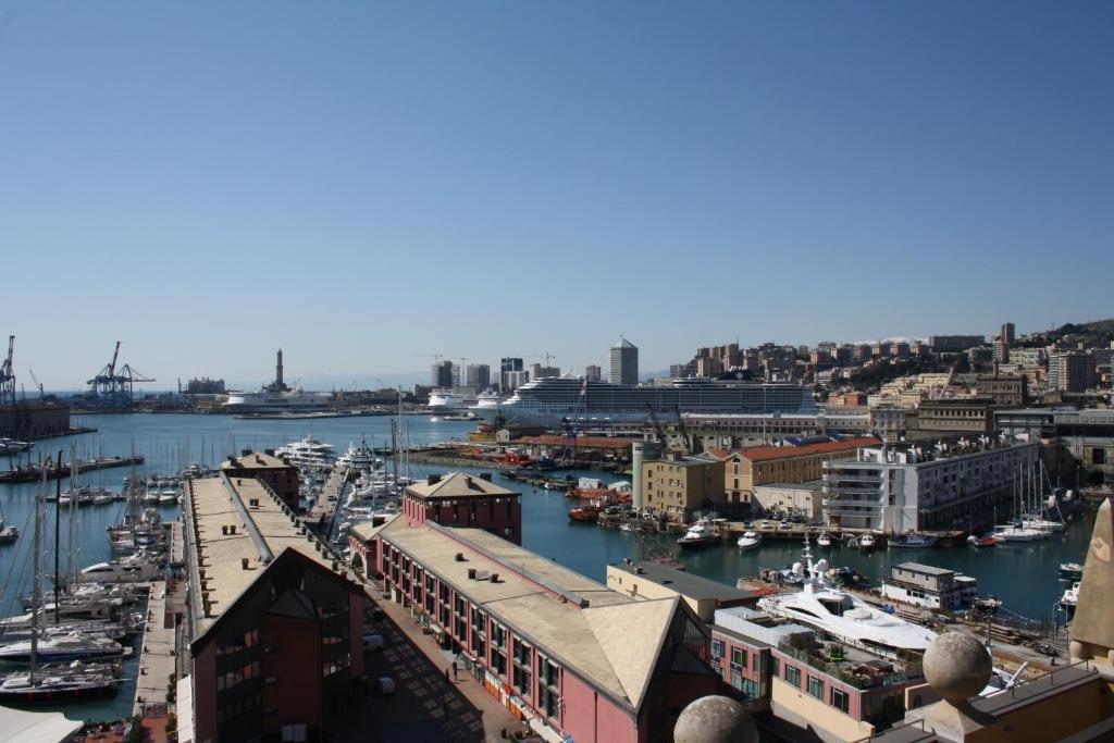 La Superba Rooms&Breakfast Genoa Bagian luar foto
