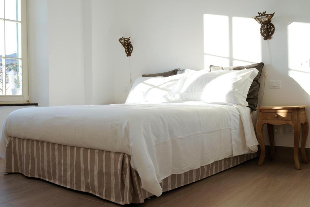 La Superba Rooms&Breakfast Genoa Ruang foto
