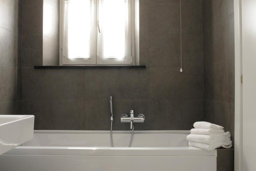 La Superba Rooms&Breakfast Genoa Ruang foto