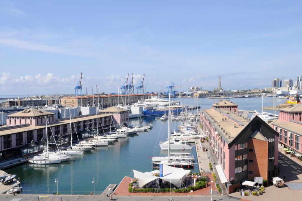 La Superba Rooms&Breakfast Genoa Ruang foto