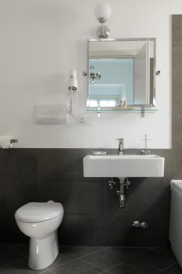 La Superba Rooms&Breakfast Genoa Bagian luar foto