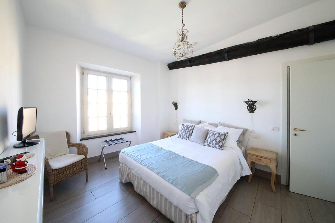 La Superba Rooms&Breakfast Genoa Bagian luar foto